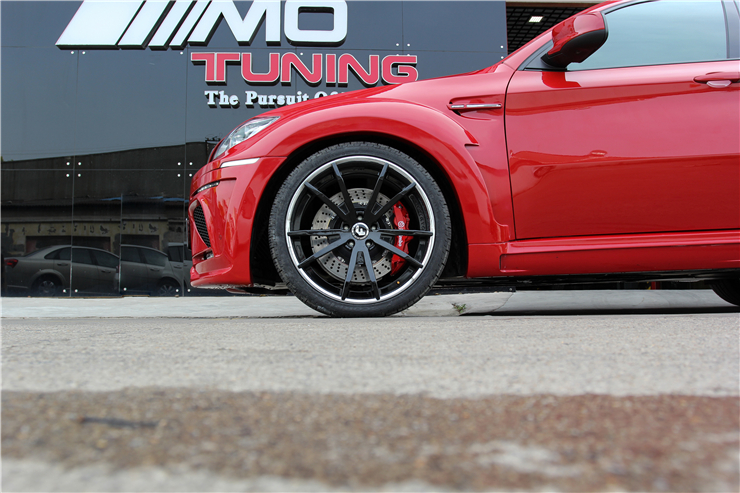 美国顶级锻造品牌 FORGIATO 22寸宽体专用数据（轮胎选配倍耐力295 30 22）改装大直径的轮毂可以加大车辆对地的抓地力，车行更加平稳。
